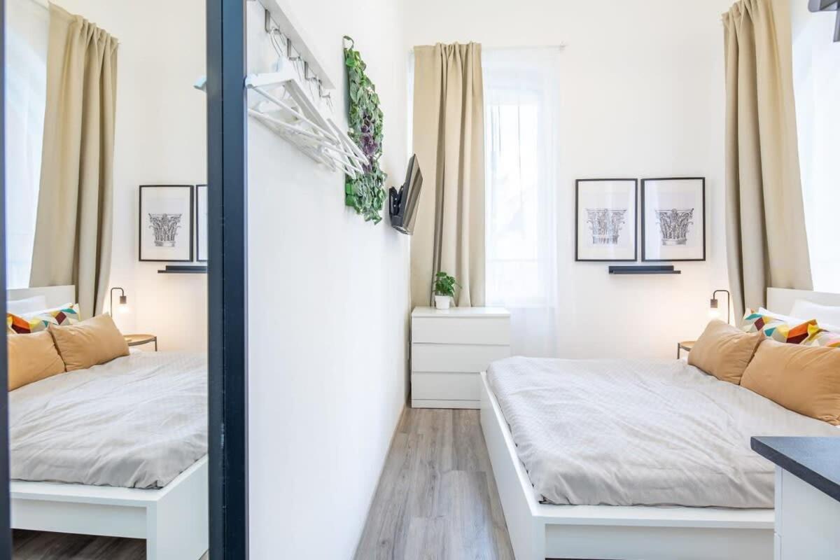Extra Central Mini Studio - Lively Neighborhood Boedapest Buitenkant foto