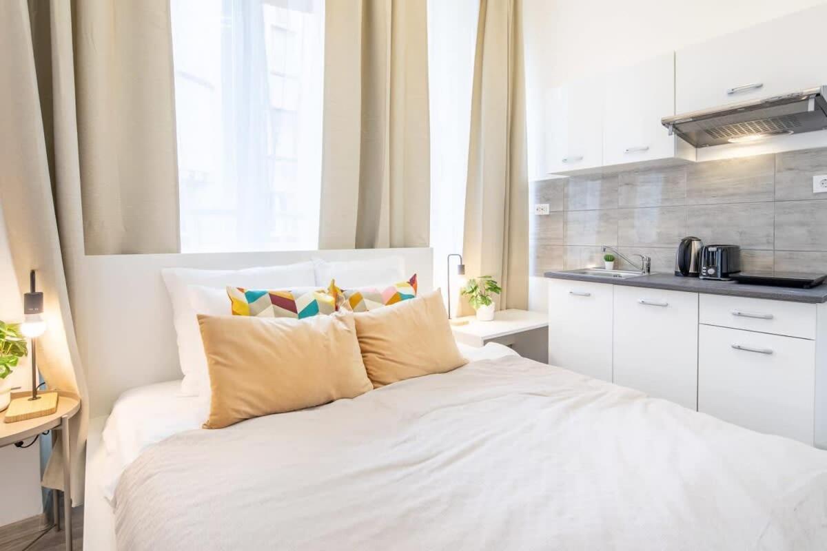 Extra Central Mini Studio - Lively Neighborhood Boedapest Buitenkant foto