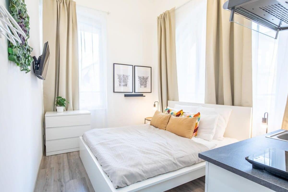 Extra Central Mini Studio - Lively Neighborhood Boedapest Buitenkant foto